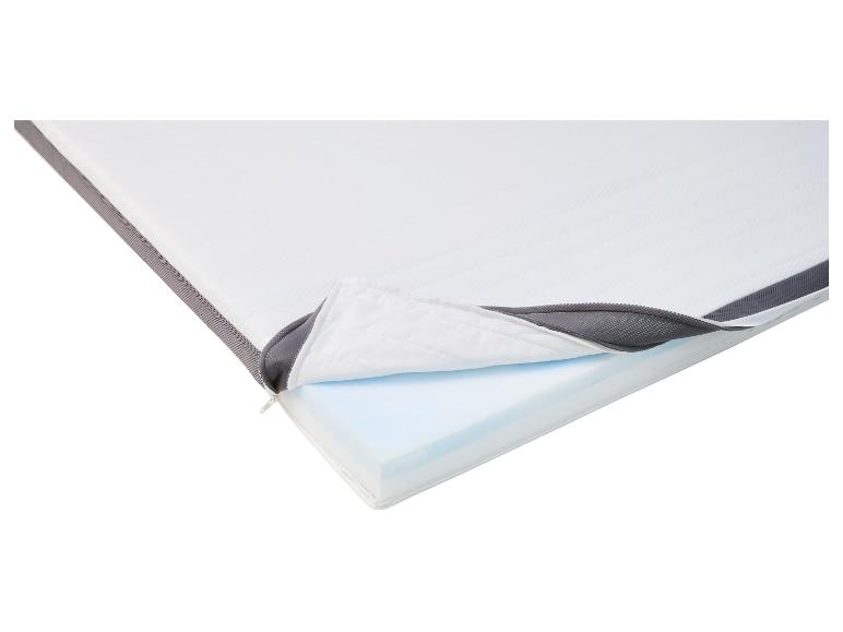 Bequeme und praktische Matratze mit Reißverschlussbezug.