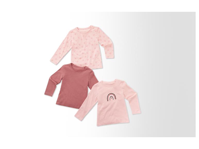 Drei rosa Langarmshirts für Kinder mit verschiedenen Mustern.