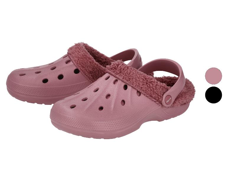 Rosa gefütterte Clogs mit zwei Farbmustern daneben.
