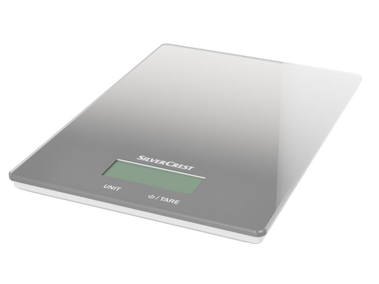Eine silberfarbene Küchenwaage von SilverCrest.