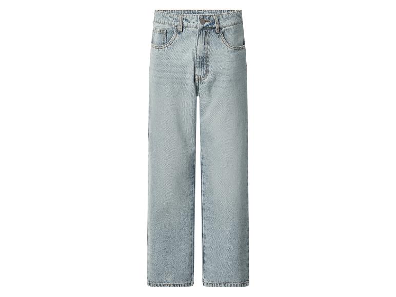 Hellblaue Straight-Leg-Jeans mit heller Waschung und klassischen Taschen.