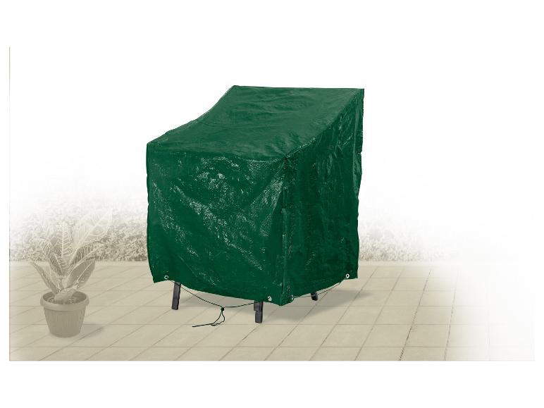 Grüne Schutzhülle für Gartenstuhl auf einer Terrasse mit Pflanze.