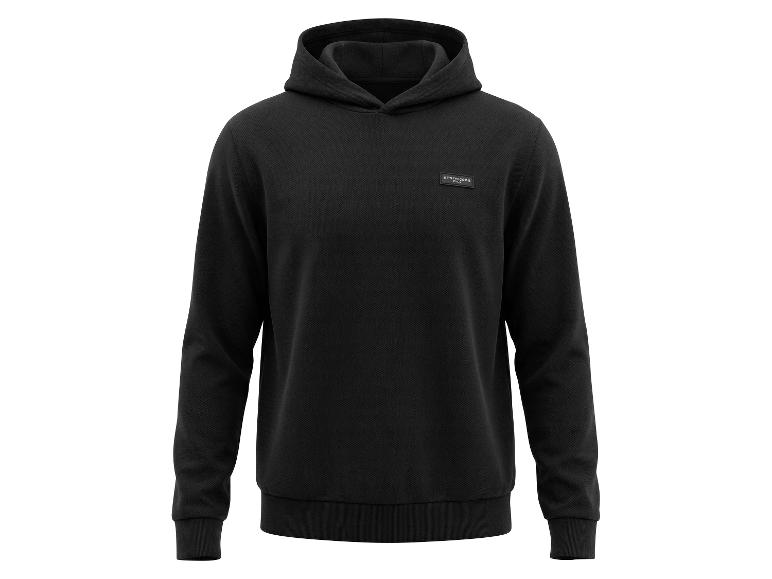 Schwarzer Herren-Kapuzenpullover mit kleinem Etikett auf der Brust.