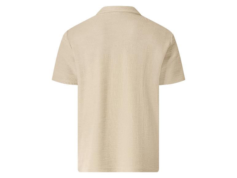 Beiges Kurzarmshirt mit Kragen, Rückansicht.