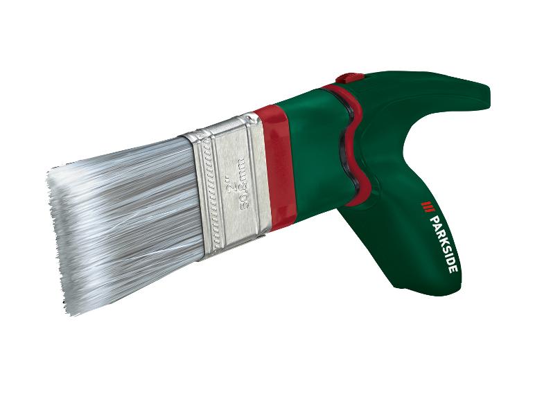 Ein grüner Parkside-Farbroller mit Pinsel