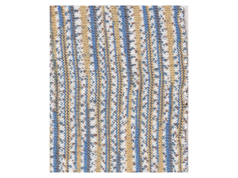Ein gestrickter Stoff mit blauen, gelben und weißen Streifen.