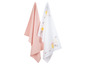 Zwei Geschirrtücher, eines in rosa Gingham und eines weiß mit gelben Küken.