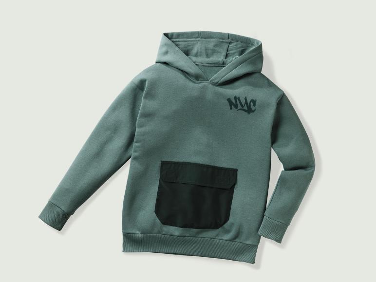 Ein grüner Hoodie mit einer großen Tasche und NYC-Druck.
