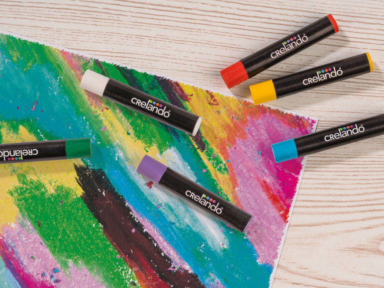 Crelando-Farbstifte in verschiedenen Farben auf weißem Untergrund.