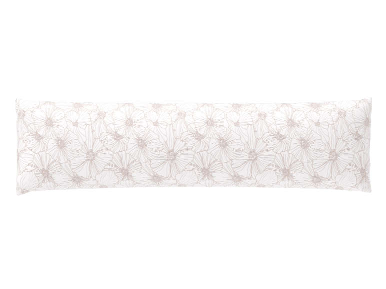 Langes Kissen mit weißem Hintergrund und beigem Blumenmuster.