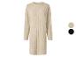 Geripptes Strickkleid in Beige mit langen Ärmeln, gezeigt mit Farboptionen in Beige und Schwarz.
