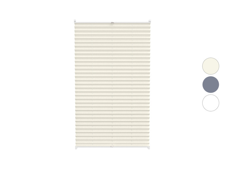 Ein cremefarbener Plissee-Rollos mit weißen Beschlägen.