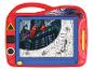 Eine rote Zeichenplatte mit Spiderman-Motiv, inklusive Stift.