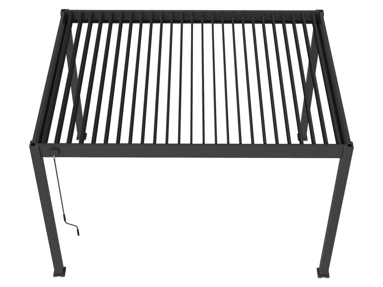 Eine schwarze Metallpergola mit Schiebedach.