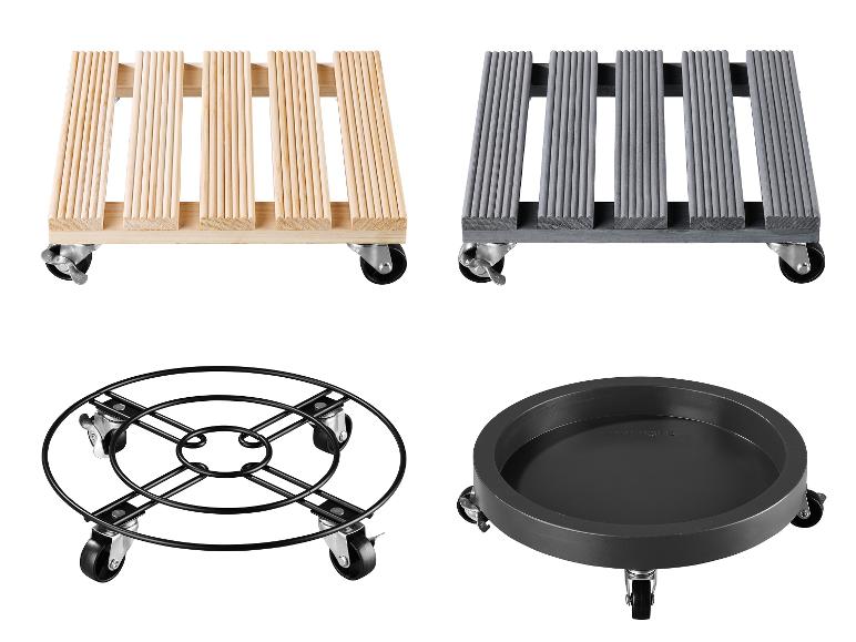Vier verschiedene Pflanzenroller: zwei aus Holz (hell und grau) und zwei aus Metall/Kunststoff (schwarz).