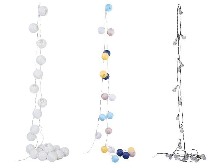 Drei Lichterketten: weiße Papierlaternen, bunte Papierlaternen und klare Glühbirnen.