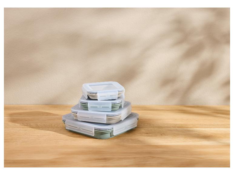 Set faltbarer Aufbewahrungsbehälter auf einem Holztisch, mit Blattschatten.