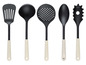 Ein Set aus fünf schwarzen Küchenutensilien mit beigefarbenen Griffen, darunter ein Spatel, eine Schöpfkelle, ein Schöpflöffel, ein Löffel und eine Pastaschaufel.
