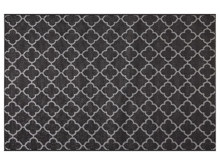 Fußmatte mit geometrischem Kleeblattmuster in Schwarz und Weiß.