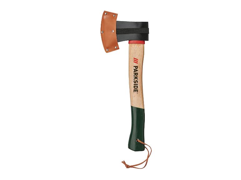 Axt mit Holzgriff und Lederschutz für die Klinge