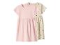 Rosa und beige Kinderkleider mit kurzen Ärmeln, das beige mit Herzmuster.