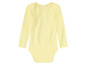 Gelber Baby-Body mit langen Ärmeln.