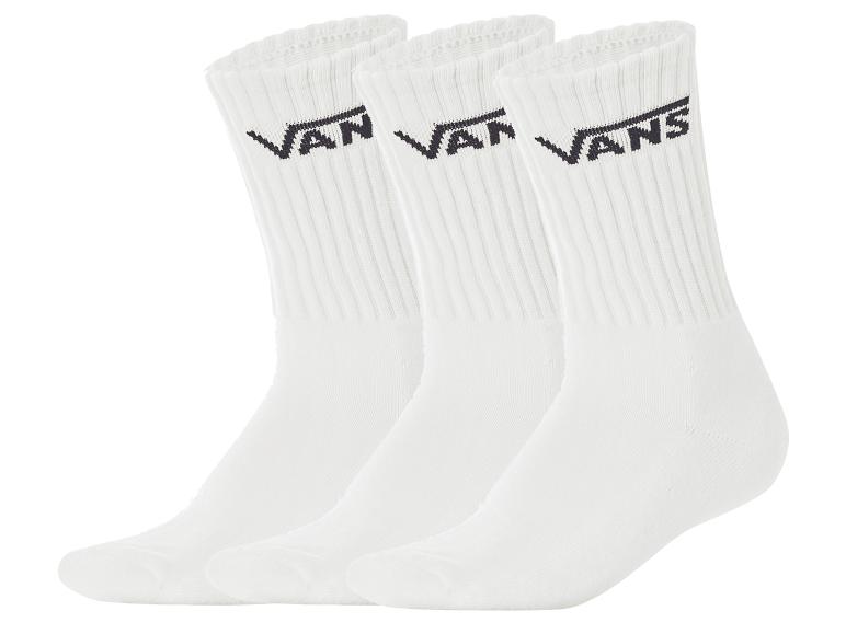 Drei Paar weiße Socken mit schwarzem Logo oben.