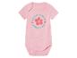 Ein rosa Baby-Body mit dem Schriftzug 'Hello World Here I Am' und einem Blumenmotiv.