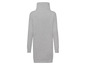 Ein graues Sweatshirtkleid mit hohem Kragen.