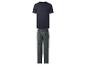 Herrenpyjama mit dunkelblauem T-Shirt und grauer Hose mit Paisleymuster.