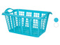 Blauer Plastik-Wäschekorb mit Griffen.