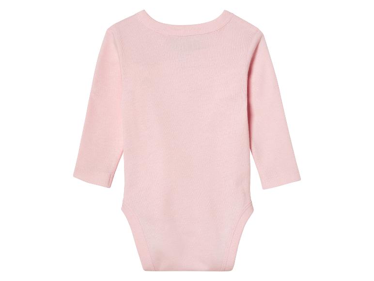 Rosa Baby-Body mit langen Ärmeln.