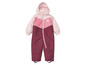 Ein rosa und roter Winteroverall mit Kapuze für Babys.