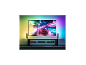 SAMSUNG GQ65QEF1AUXZG Fernseher mit einem dynamischen Rennspiel auf dem Bildschirm.