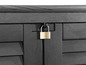 Eine schwarze Aufbewahrungsbox mit einem Schloss.