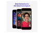 Drei iPhones, darunter ein rotes, mit einer Videochat-App.