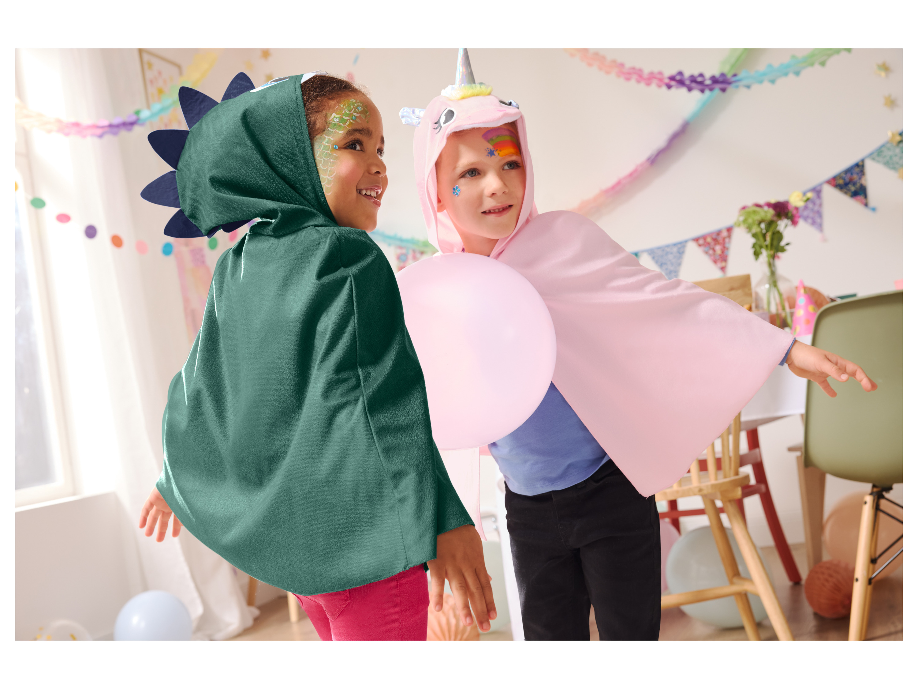 Kleinkinder Mädchen Jungen Umhang Kostüm Plüsch (Einhorn, 98/110) – Bild 4 von 4