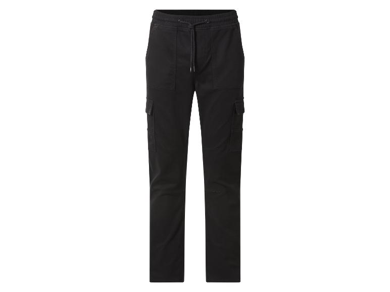 Schwarze Cargohose mit Kordelzug in der Taille.