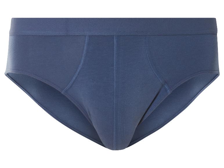 Ein Paar blaue Herrenunterhosen.