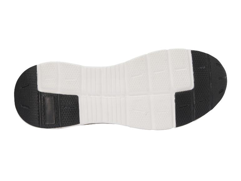 Sohle der CRIVIT Herren-Sportschuhe.