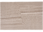 Wandtextur mit einem geometrischen Muster aus geraden und geschwungenen Linien in Beigetönen.
