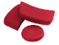 Rote Silikon-Ofenhandschuhe und ein roter Silikon-Topfuntersetzer.