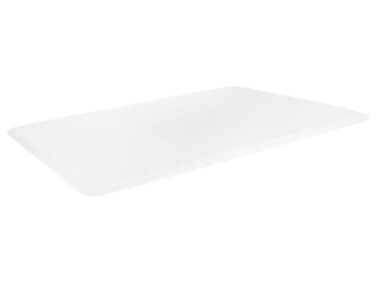 Eine weiße Matratze mit gesteppter Oberfläche.