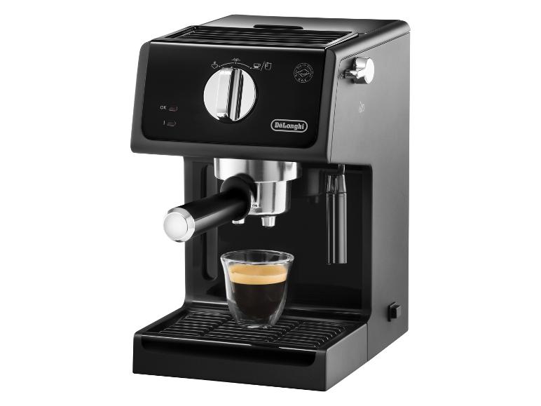 Schwarze DeLonghi Espressomaschine mit einer Glaskaffeetasse.