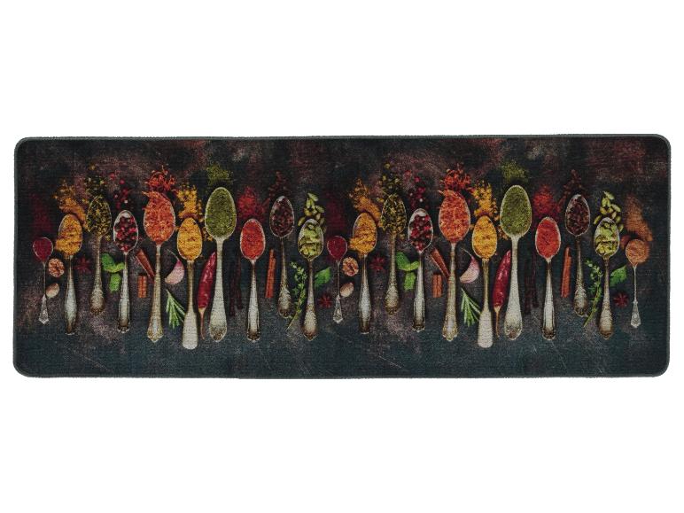 Eine lange Küchenmatte mit einem Muster aus Gewürzen in Löffeln.