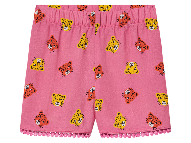 Rosa Shorts mit Tigermuster.