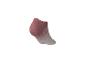 Einzelner rosa-weiß gestreifter Socken mit Text auf der Sohle.