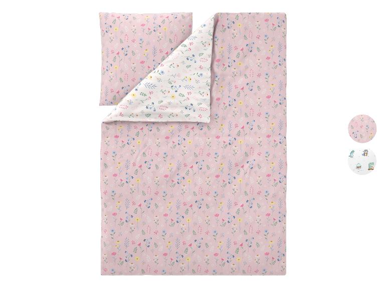 Bettbezug- und Kissen-Set mit rosa und weißem Blumenmuster.