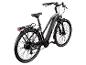 Schwarzes E-Bike mit Gepäckträger und Vorderlicht