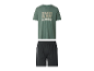 Grünes Herren-T-Shirt mit „SUNDAY MOOD“-Aufdruck und dunkelgraue Shorts.